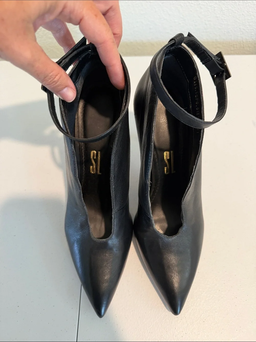 SANTA LOLLA Black Leather Pointed Toe Ankle Strap Pumps size 8